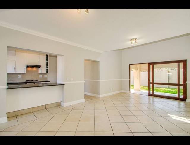 3 BEDROOM TOWNHOUSE FOR SALE IN LONEHILL